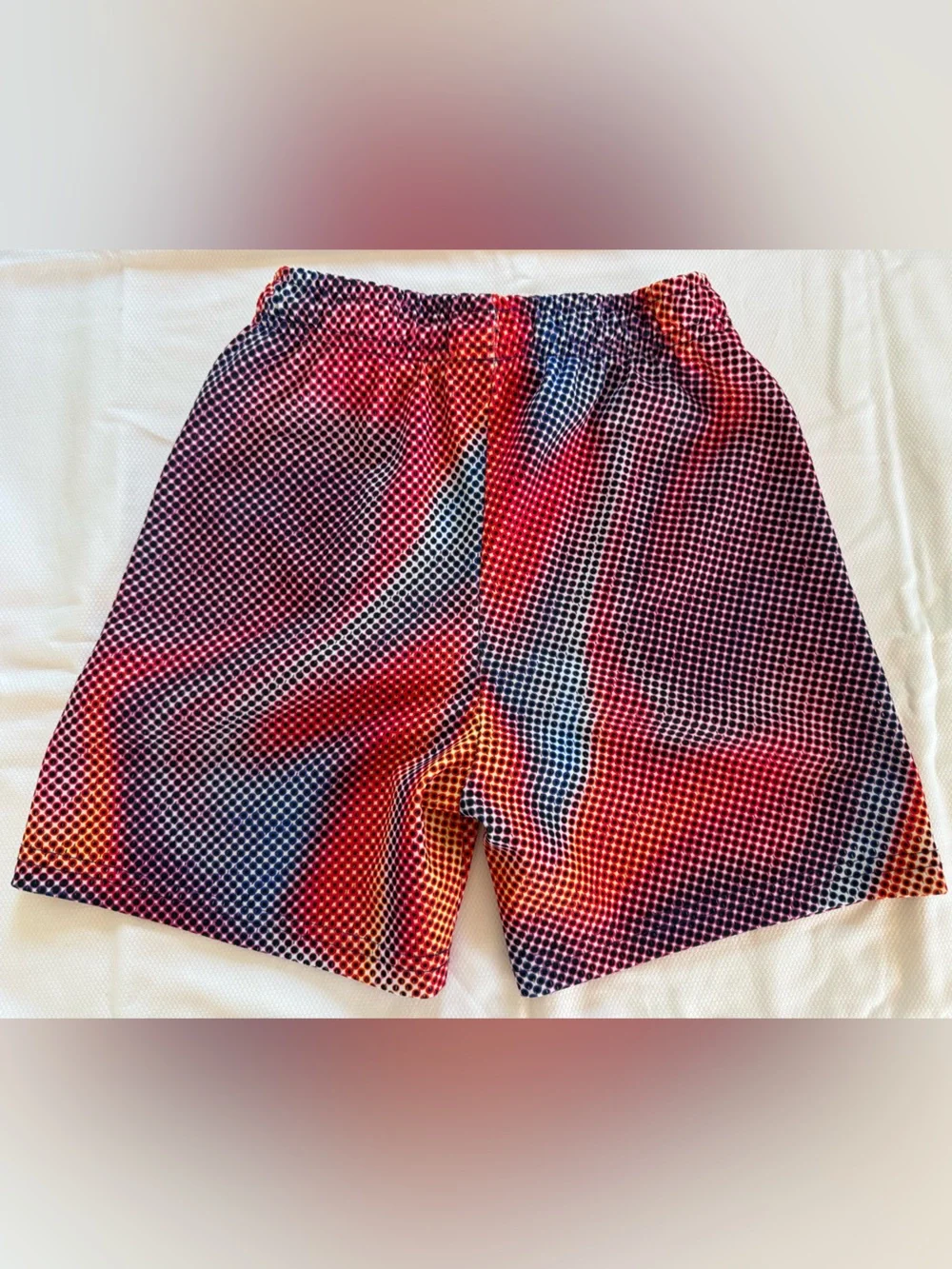 BKTSQD Boys Mesh Shorts YXL | Red Blue Gold Halftone Dot Print